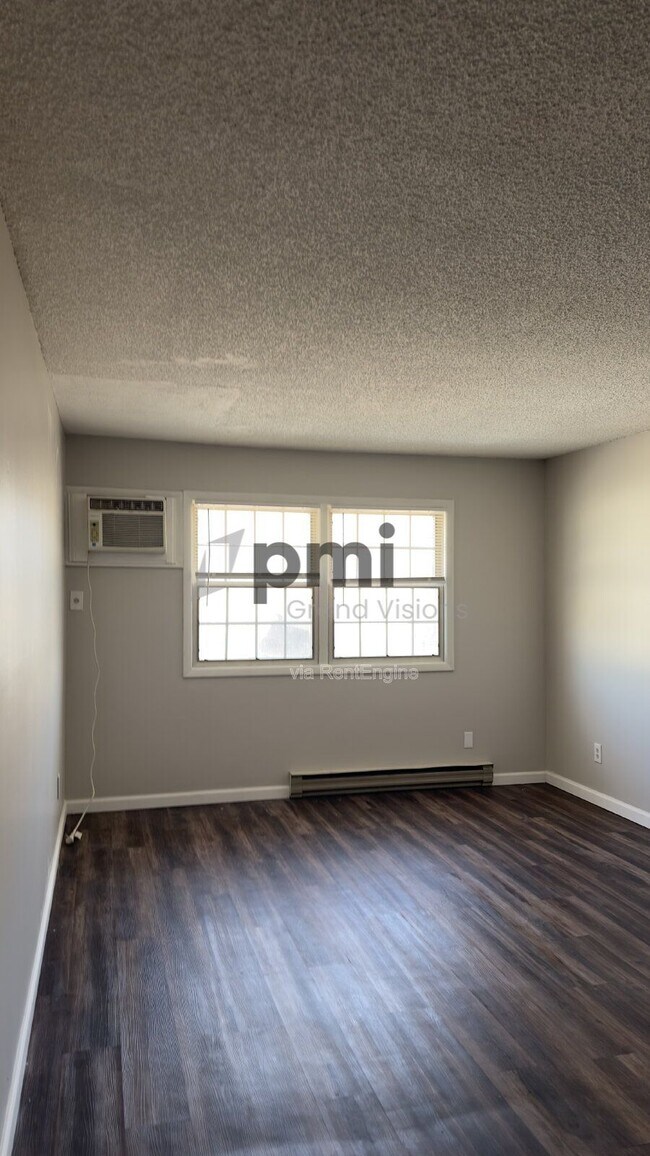 Building Photo - 24 W Buchanan Ave