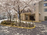 Building Photo - 309 Yoakum Pkwy