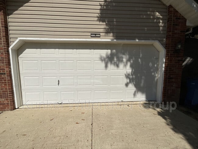 Building Photo - 1545 Fairoaks Dr