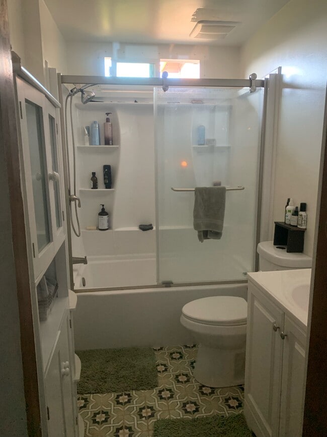 Building Photo - 1124 Rosario Dr