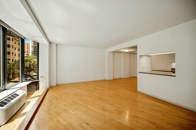 Building Photo - 40 E Delaware Pl