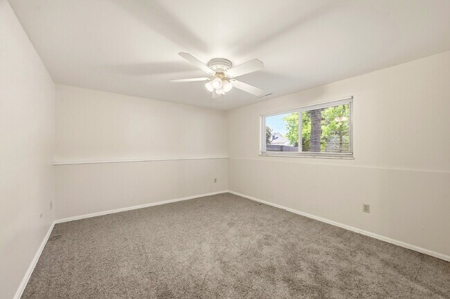 Building Photo - $1,995.95 4-bed, 1.5 bath, located in Colorado Springs with a large back yard