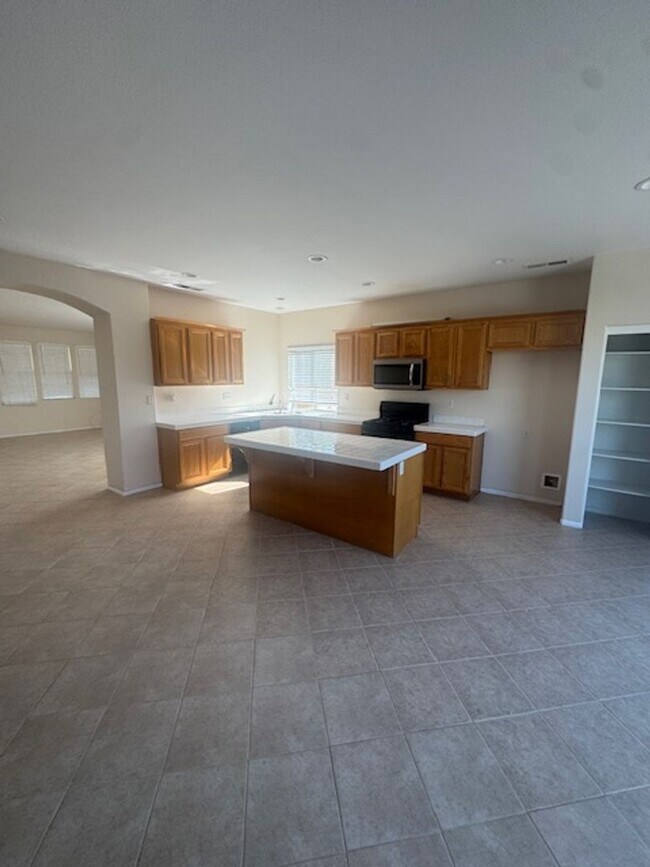 Building Photo - Beautiful Home Coming Soon!