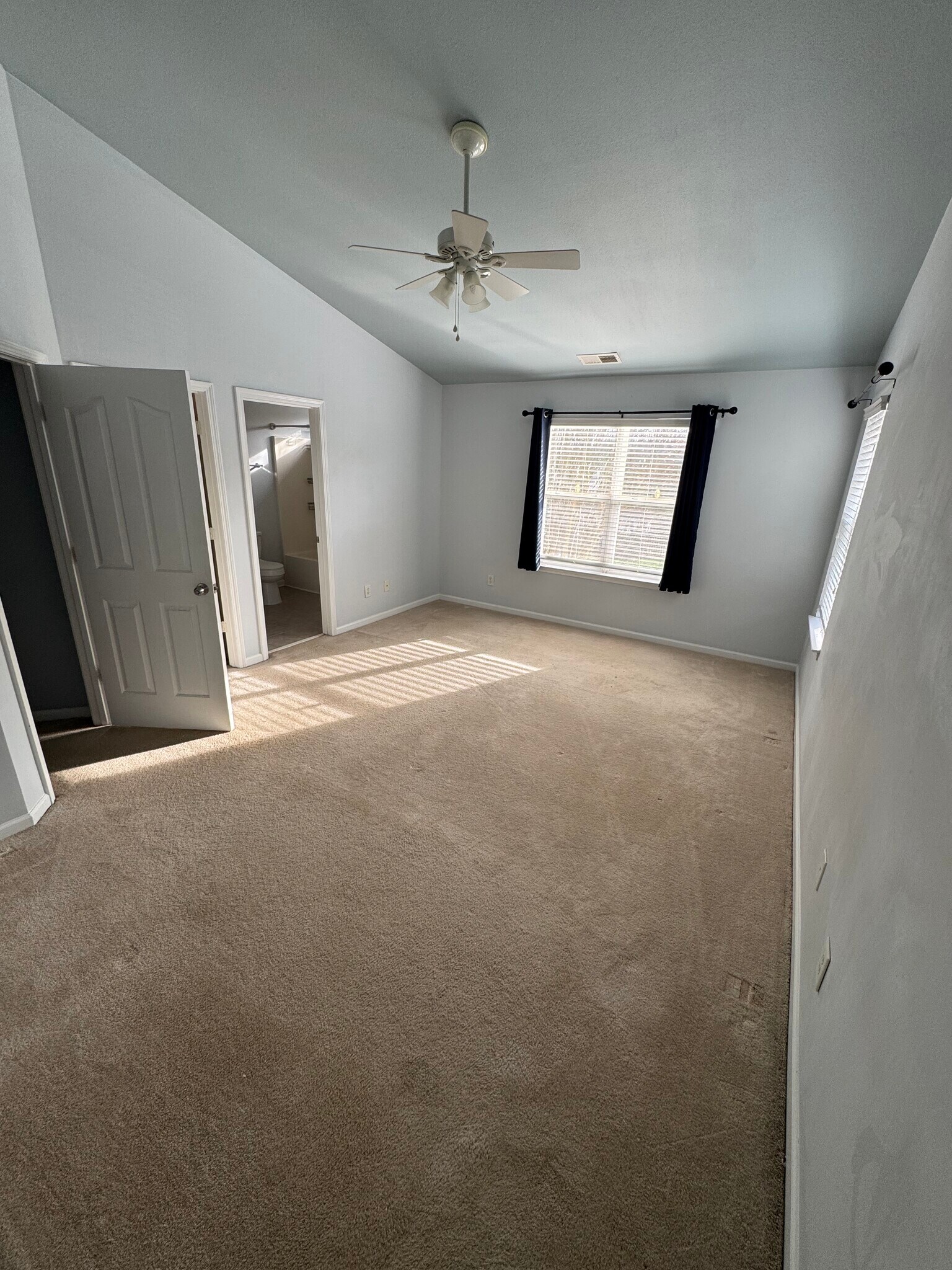 Building Photo - 9358 Greenheather Dr