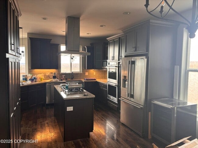 Building Photo - Beautiful Custom Wasilla Home!