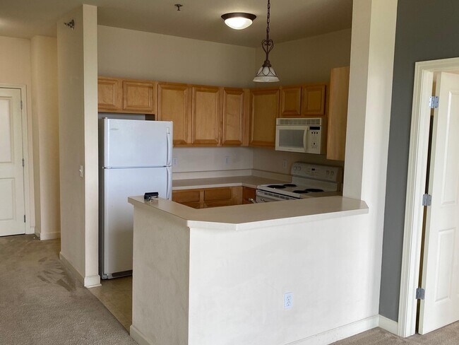 Building Photo - 4110 S Lake Dr
