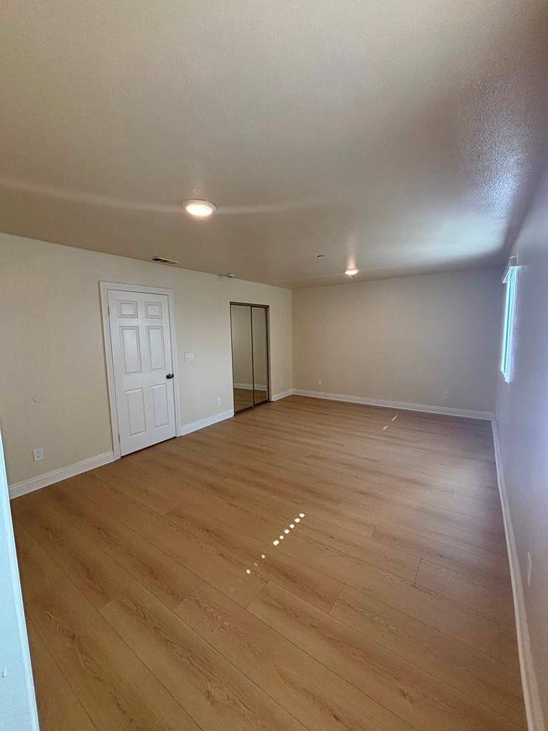 Building Photo - 1029 W 65th Pl