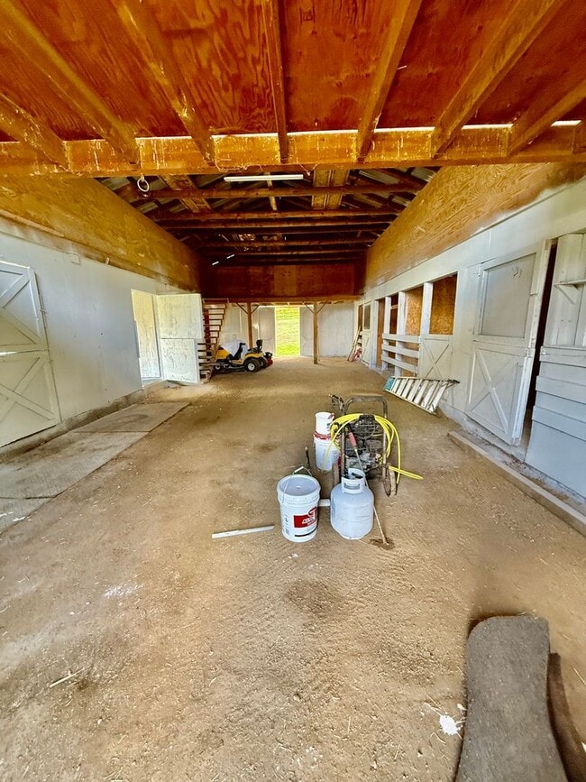 Building Photo - Unique Horse property with 2 units