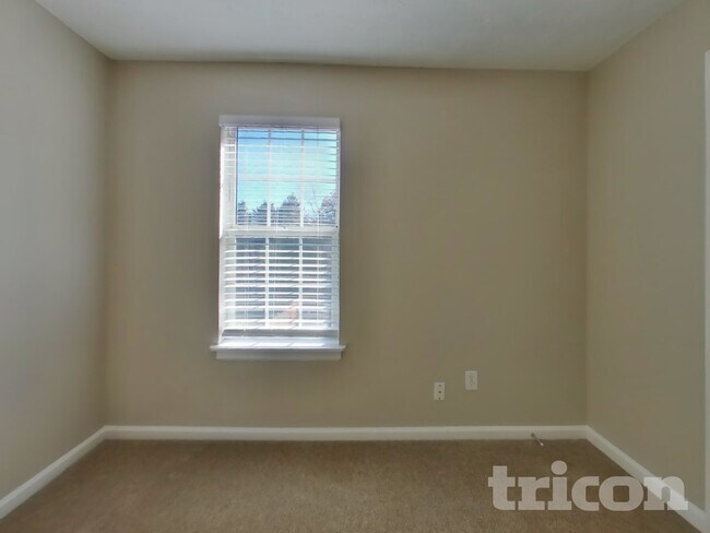 Building Photo - 2492 Feathertree Ln