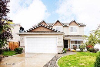 Building Photo - Spacious 5-Bedroom Coeur d'Alene Place Home with Theater Room