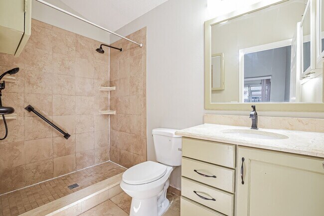 Building Photo - 813 Heather Glen Cir