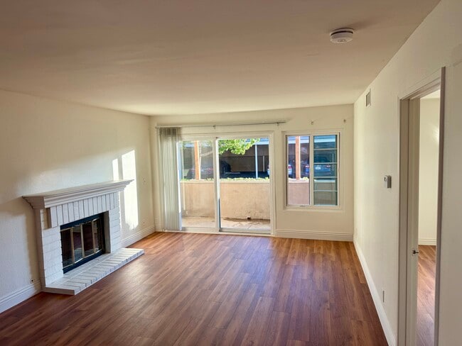 Building Photo - 3855 Thorncroft Ln