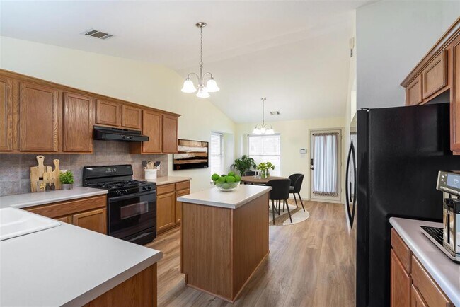 Building Photo - 5911 Steiner