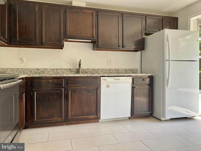 Building Photo - 7351 Crestleigh Cir