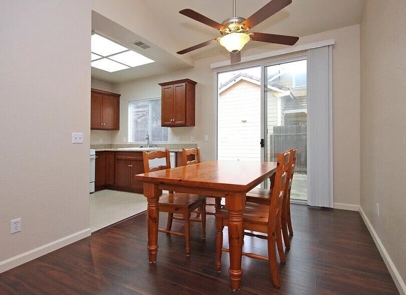 Building Photo - 9409 Laguna Pointe Way