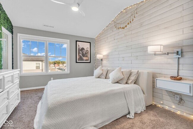 Building Photo - 315 Steeples Blvd