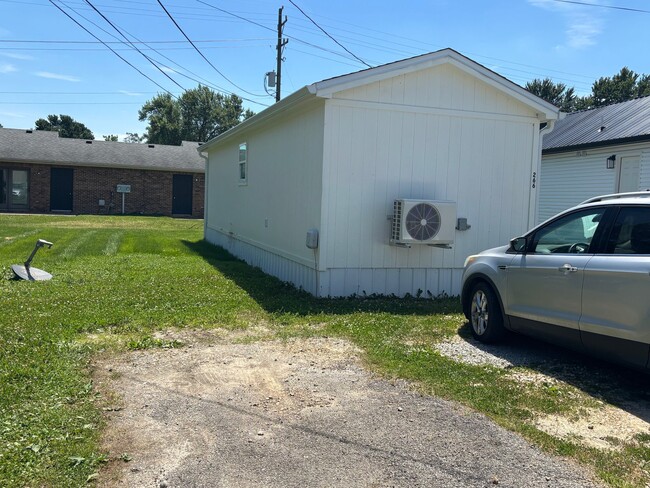 Building Photo - 266 Brenda Ln
