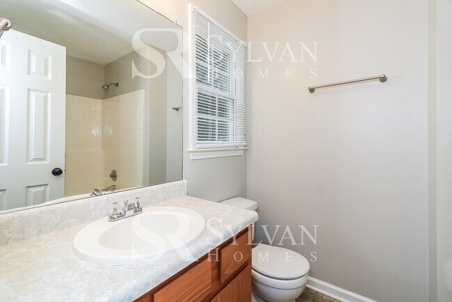 Building Photo - This charming 3BR 2BA home is ready to welcome you home