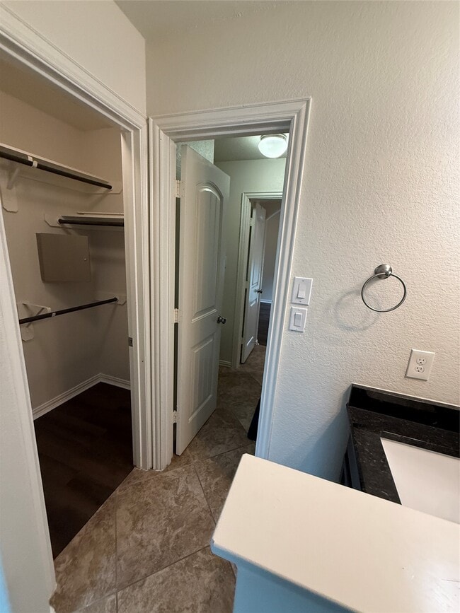 Building Photo - 20206 Lago Blf Lp