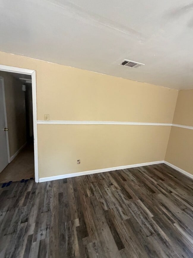 Building Photo - 607 E Gordon St