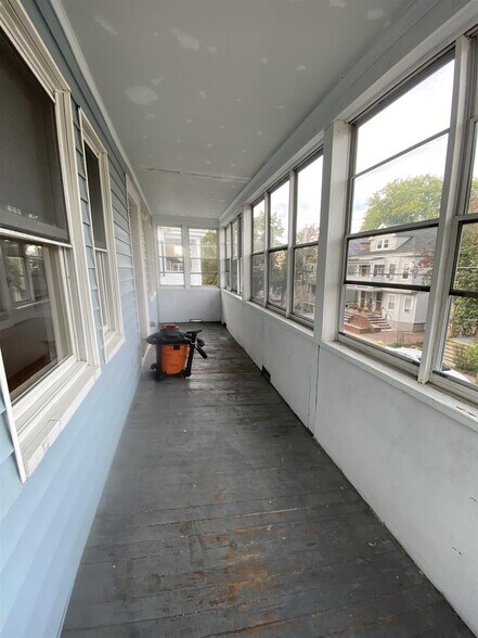 Building Photo - 67 Bristol Rd