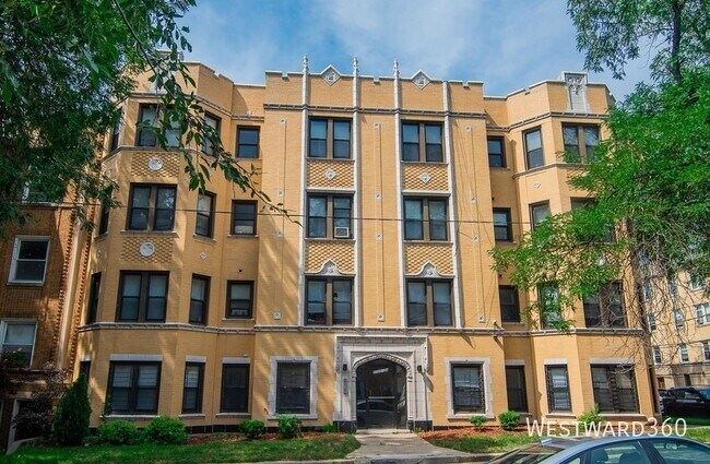 Building Photo - 2036 Arthur-2E