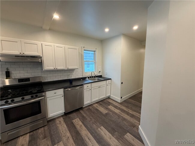 Building Photo - 193 Vermont St