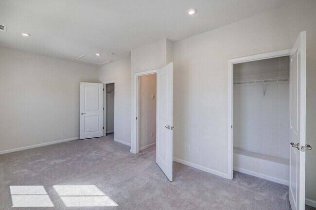 Building Photo - 4316 Summercrest Blvd