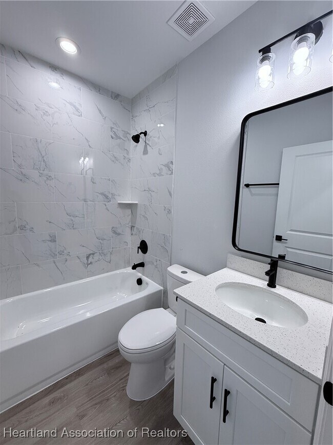 Building Photo - 6940 Dickinson Dr