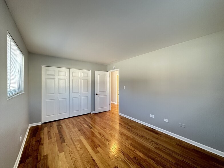 Building Photo - 1639 Oakwood Ave