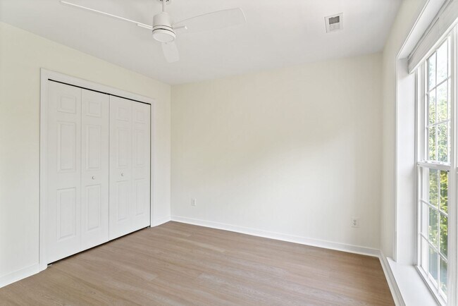 Building Photo - 4990 Lake Tree Ln
