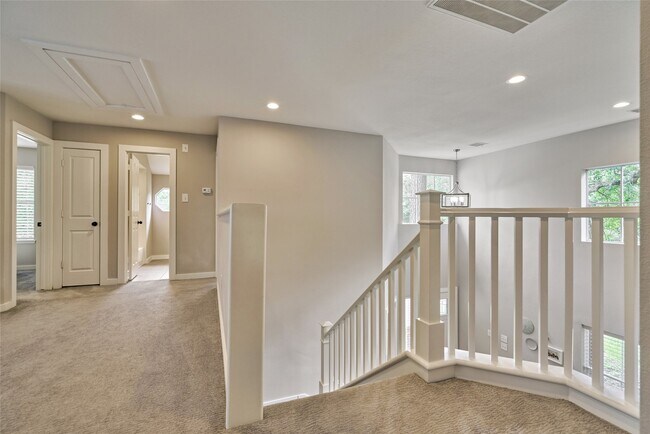 Building Photo - 38 E Gaslight Pl