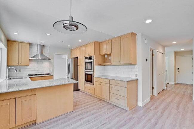 Building Photo - $8500-Mountain View  4 bedroom 3 baths in great neighborhood!