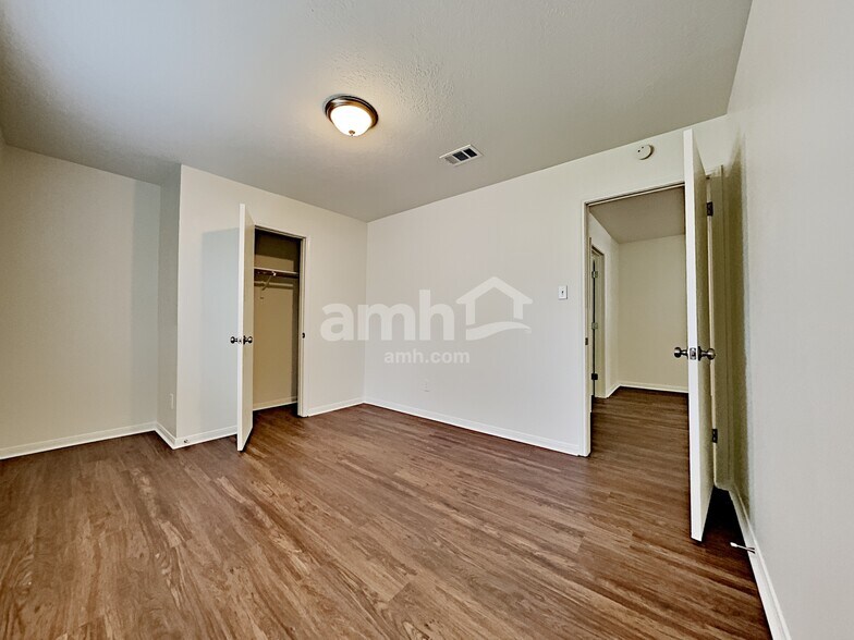 Building Photo - 2738 Springstone Dr