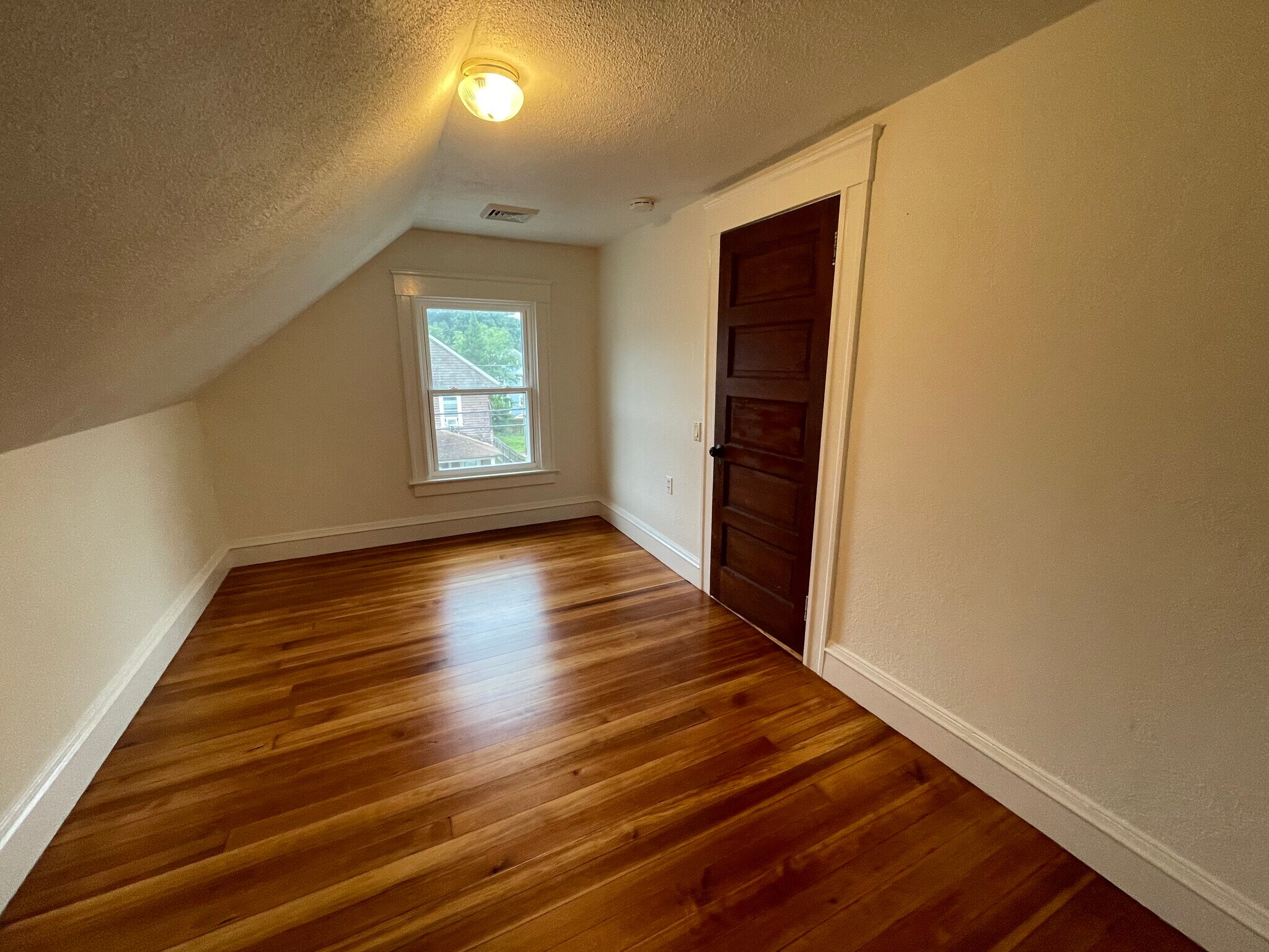 3rd floor office/flex room - 20 Lauriston St