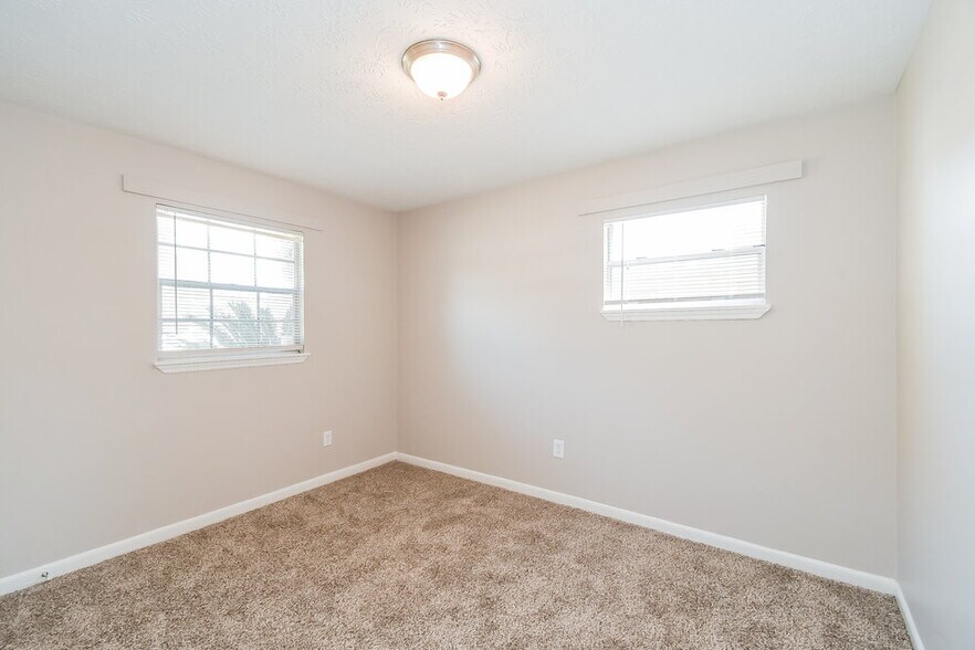 Building Photo - 5664 Minocqua St