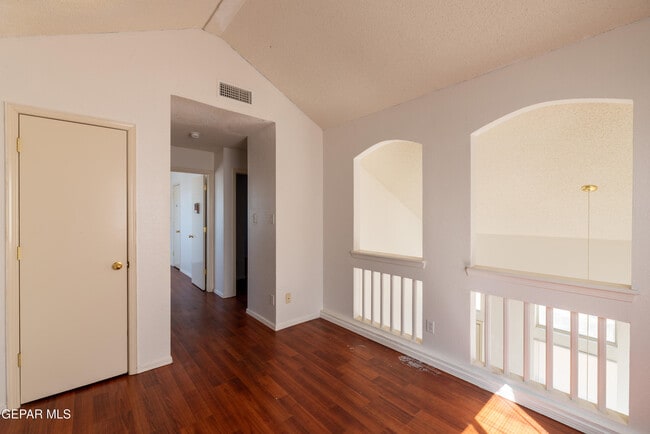 Building Photo - 2212 Tierra De Oro Way