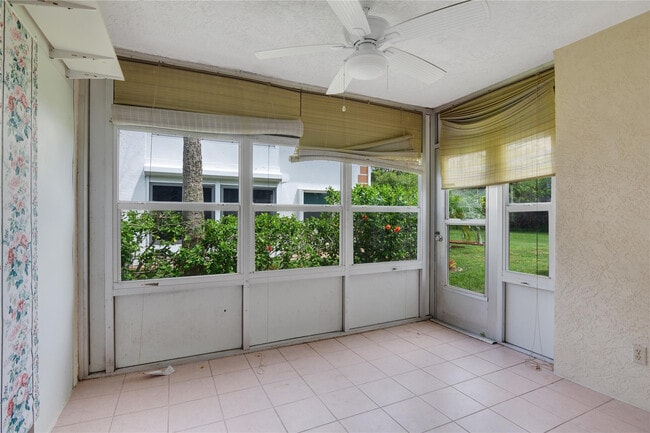 Building Photo - 1217 S Lakes End Dr