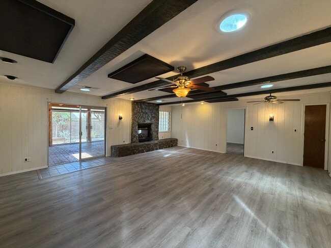 Building Photo - 2,800Sq Foot, 5 Bedroom Single Story Home Available Near Eubank Blvd NE & Copper Ave NE!