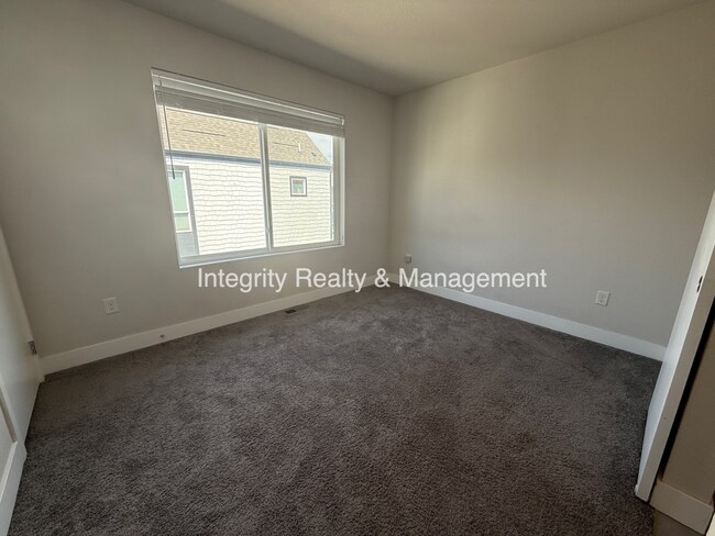 Building Photo - 5557 W 10th Ave