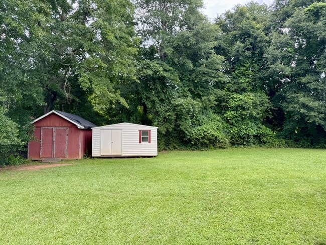 Building Photo - 2037 Ross Ln