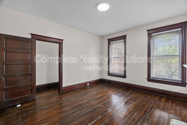 Building Photo - 2042 Russell Blvd