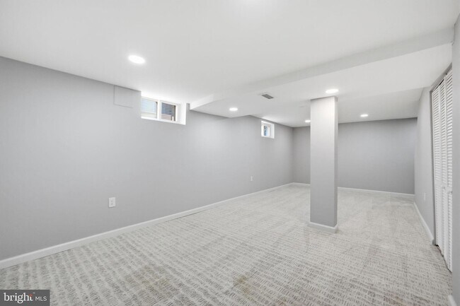 Building Photo - 176 Carroll Rd
