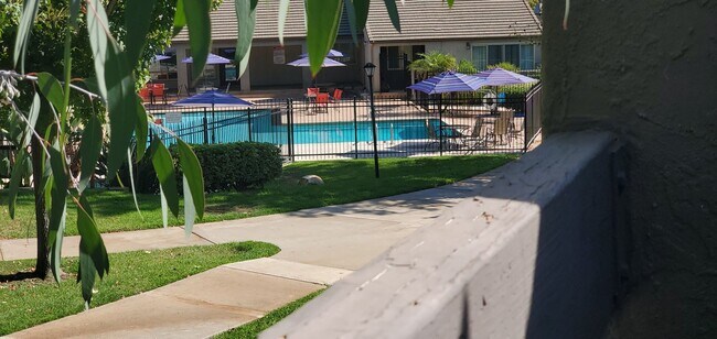 Building Photo - Gated Community Living with Pool, Tennis Courts & W/D Hookups – Escondido