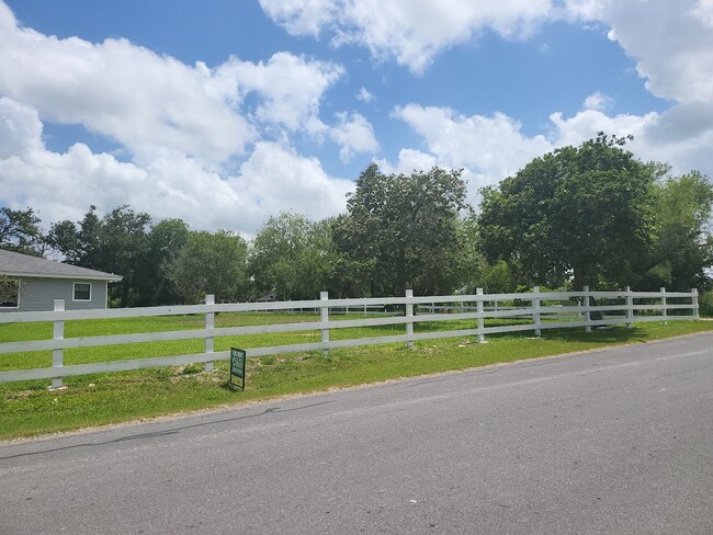 Building Photo - 8790 Florida Rd