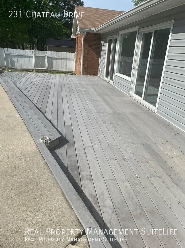 Building Photo - 231 Chateau Dr