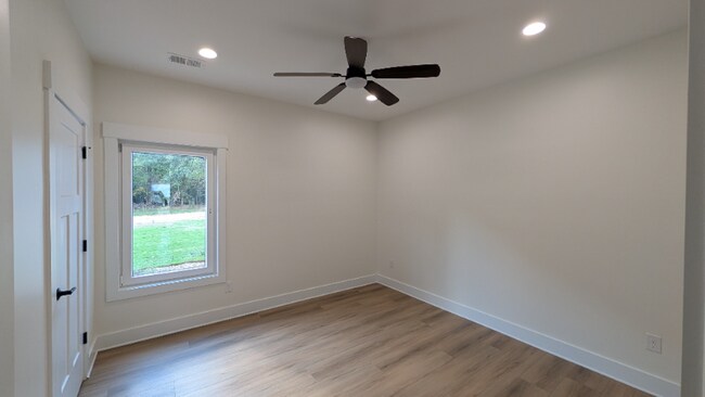 Building Photo - 115 Anile St