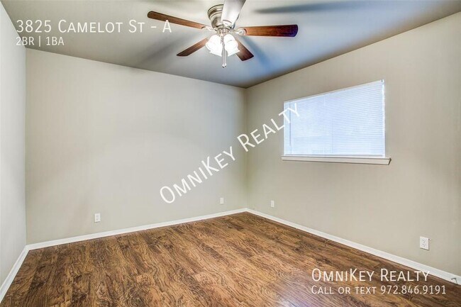 Building Photo - 3825 Camelot St