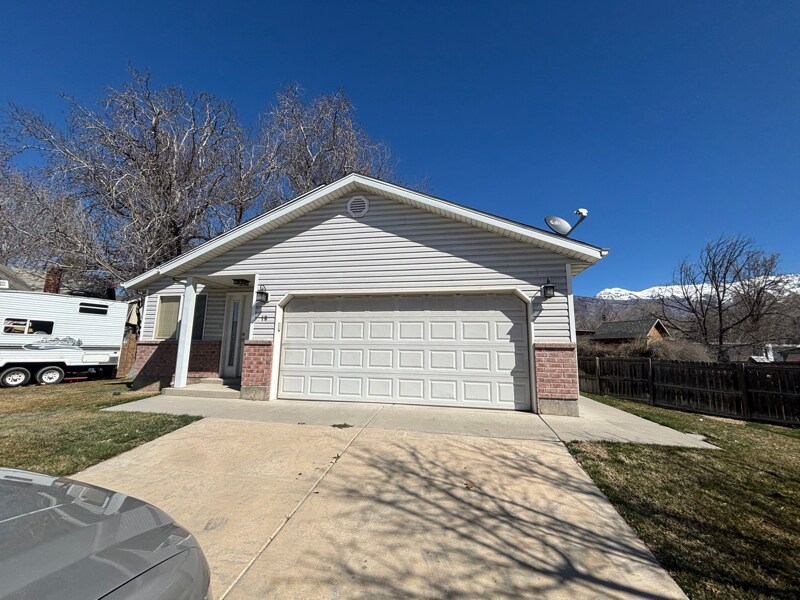 Building Photo - 19 E 400 S St