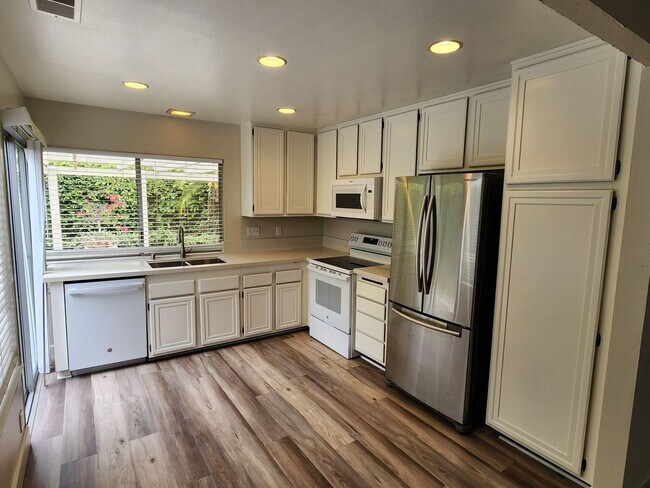 Building Photo - Beautiful Single Story in Mission Viejo